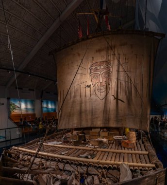 Kon-Tiki Müzesi 'ndeki Kon-Tiki salının resmi..