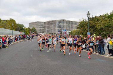 2023 Berlin Maratonu 'nda seçkin koşucuların resmi..