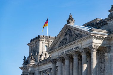 Reichstag binasının resmi..