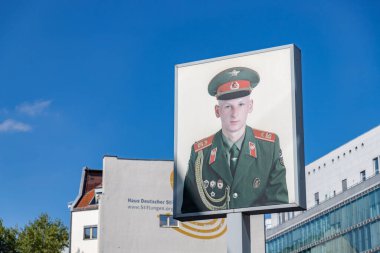 Charlie kontrol noktasında bir asker portresi..