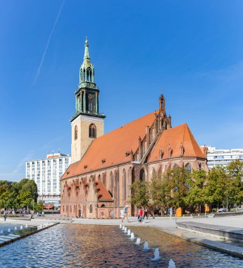 Berlin 'deki St. Mary Kilisesi' nin bir resmi..