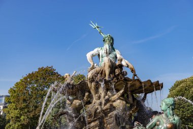 Berlin 'deki Neptune Çeşmesi' nin resmi..
