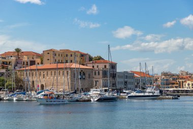 Eski Venedik Hanya Limanı, Büyük Cephanelik ve Chania Eski Şehir Limanı 'nın bir resmi..