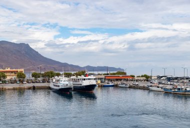 A picture of the Kissamos Port.