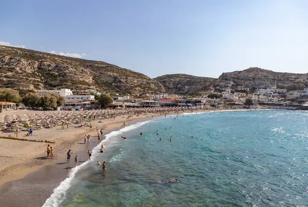 Matala Sahili 'nin bir resmi..