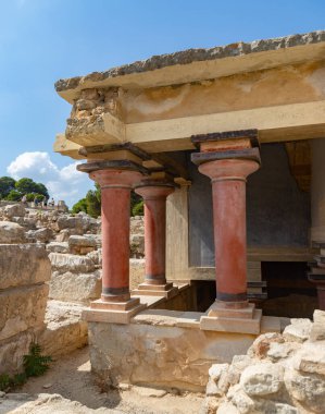 Knossos Sarayı 'ndaki Kuzey Lustral Havzası' nın bir resmi..