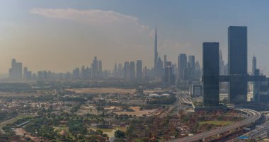 Dubai Frame 'den Dubai' nin bir resmi, Burj Halife 'nin çevredeki binaları sardığı bir resim..