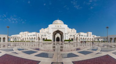Qasr Al Watan ana girişinin bir resmi..