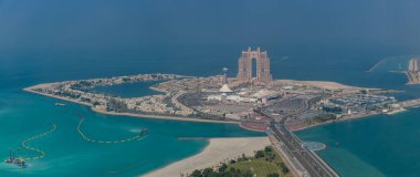 Abu Dabi Dalgakıranı 'nın bir resmi, merkezinde Marina Mall ve Rixos Marina Abu Dabi Oteli var..