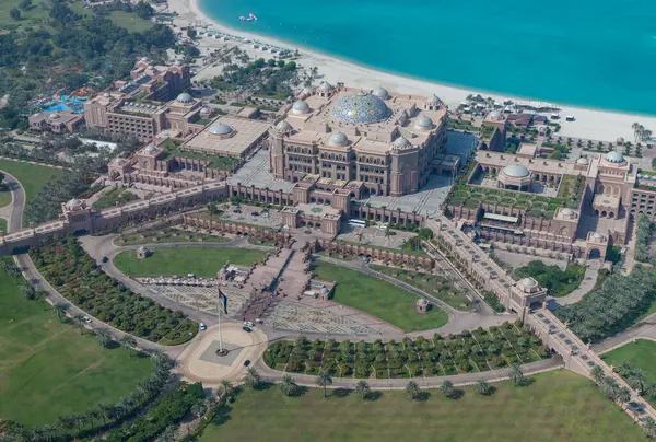 stock image A picture of the Emirates Palace Mandarin Oriental Hotel as seen from above.