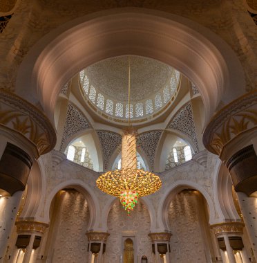 Şeyh Zayed Büyük Camii 'nin Ana Dua Salonu' nun bir resmi..