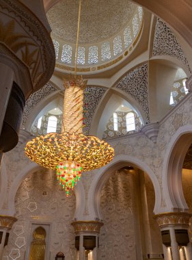 Şeyh Zayed Büyük Camii 'nin Ana Dua Salonu' nun bir resmi..