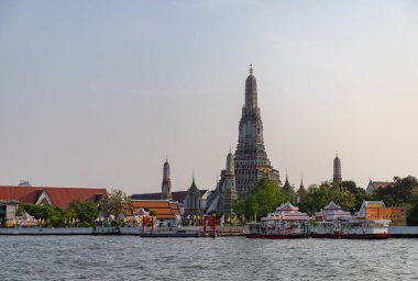 Wat Arun Tapınağının bir resmi..