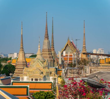 Wat Pho Tapınağı 'nın kulelerinin bir resmi..