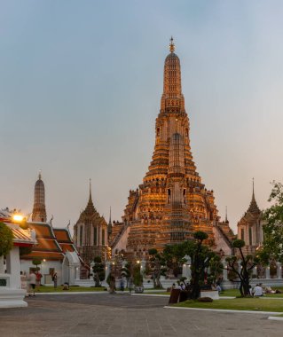 A picture of the Wat Arun Temple, at sunset. clipart