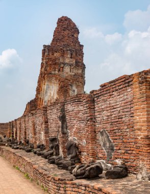 Wat Mahathat Tapınağının bir resmi..
