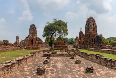 Wat Mahathat Tapınağının bir resmi..