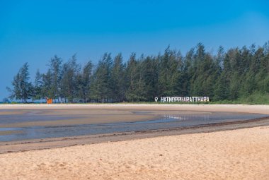 NopPharat Thara Plajı tabelası, Ao Nang..