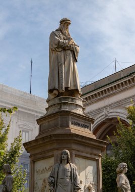 A picture of the Leonardo da Vinci statue at the Piazza della Scala in Milano. clipart