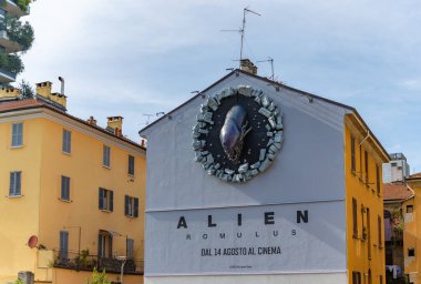 A picture of outdoors advertising of the movie Alien - Romulus in Milano. clipart