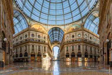 Milano 'daki Galleria Vittorio Emanuele II' nin bir resmi..