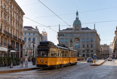 Venezuela Sarayı 'nın önündeki Milano tramvayı resmi..