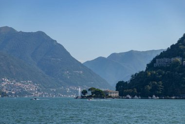 Como Gölü 'nün kenarında Como şehrinden bir resim..