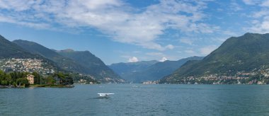 Como Gölü 'ndeki bir deniz uçağının panorama resmi..