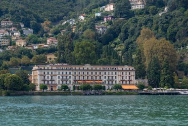 Como Gölü 'ndeki Cernobbio' nun bir parçası olan Villa d 'Este' nin bir resmi..