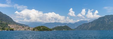 Como Gölü 'nün sol tarafında Ossuccio kasabası ve Isola Comacina şehri yer almaktadır..