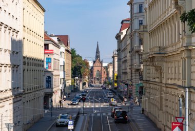 Husova Sokağı 'nın ve Jan Amos Comenius Kilisesi' nin bir resmi, ya da Kızıl Kilise 'nin, sonunda, Brno' da.