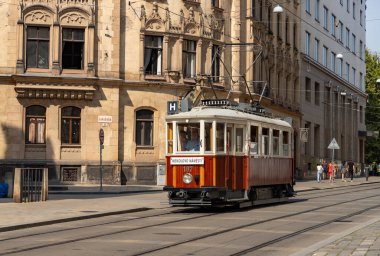 Brno 'daki eski bir tramvayın resmi..