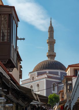 Rodos 'taki Süleyman Camii' nin uzaktan çekilmiş bir fotoğrafı..
