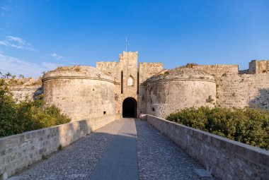 D 'Amboise Kapısı' nın bir resmi, Ortaçağ Rodos Duvarları 'nın bir parçası..