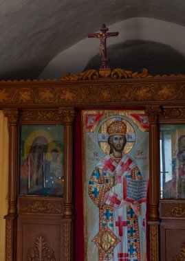Rodos 'taki Monolithos Kalesi' ndeki Aziz Panteleimon Kilisesi mihrabının bir resmi..