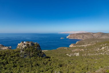 Ege Denizi 'ne bakan Monolithos Kalesi' nin bir resmi..