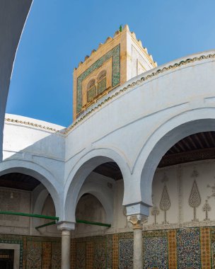 Barber Camii 'nin bir resmi ya da Kairouan' daki Sidi Sahib 'in Zawiya' sı..