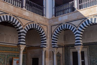 Kairouan 'daki Sidi Abid al-Ghariani türbesinin bir resmi..