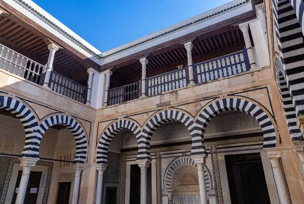 Kairouan 'daki Sidi Abid al-Ghariani türbesinin bir resmi..