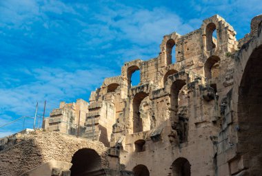 El Jem Roma Amfitiyatrosunun bir resmi..