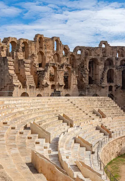 El Jem Roma Amfitiyatrosunun bir resmi..