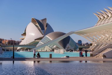 Valencia Sanat ve Bilim Şehri 'nin bir resmi, Bilim Müzesi Principe Felipe, Hemisferic ve Kraliçe Sofya Sanat Sarayı sergileniyor..