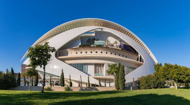 Sanat ve Bilim Şehri 'nin bir parçası olan Kraliçe Sofya Sanat Sarayı' nın bir resmi..