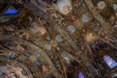 Valencia 'daki Saint Nicolas Kilisesi' nin müsrif iç mekanının bir resmi..