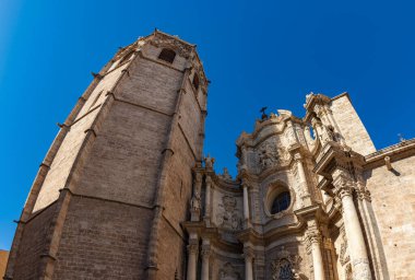 Valencia Katedrali 'nin bir parçası olarak El Micalet' in resmi..