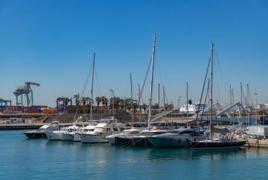 Valencia Limanı 'nın arka planında Valencia Limanı olan bir resmi..