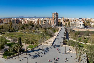 Jardin del Turia ve Serrans Köprüsü 'nün bir resmi..