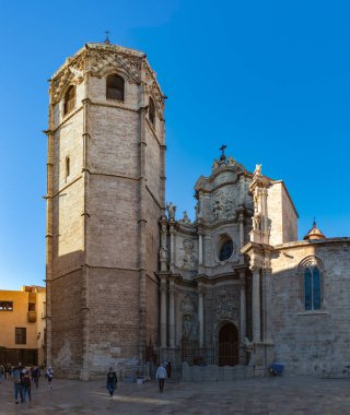 Valencia Katedrali 'nin bir parçası olarak El Micalet' in resmi..