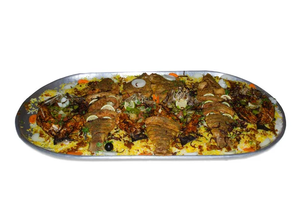 Balık Biryani Hint Arap Yemekleri Baharatlarla Marine Edilmiş Taze Otlar — Stok fotoğraf