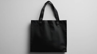 Minimalist bir geçmişe sahip şık bir siyah çanta, günlük kullanım ve alışveriş için mükemmel..